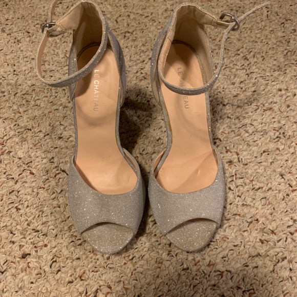 Le Chateau silver shoes - Picture 2 of 3
